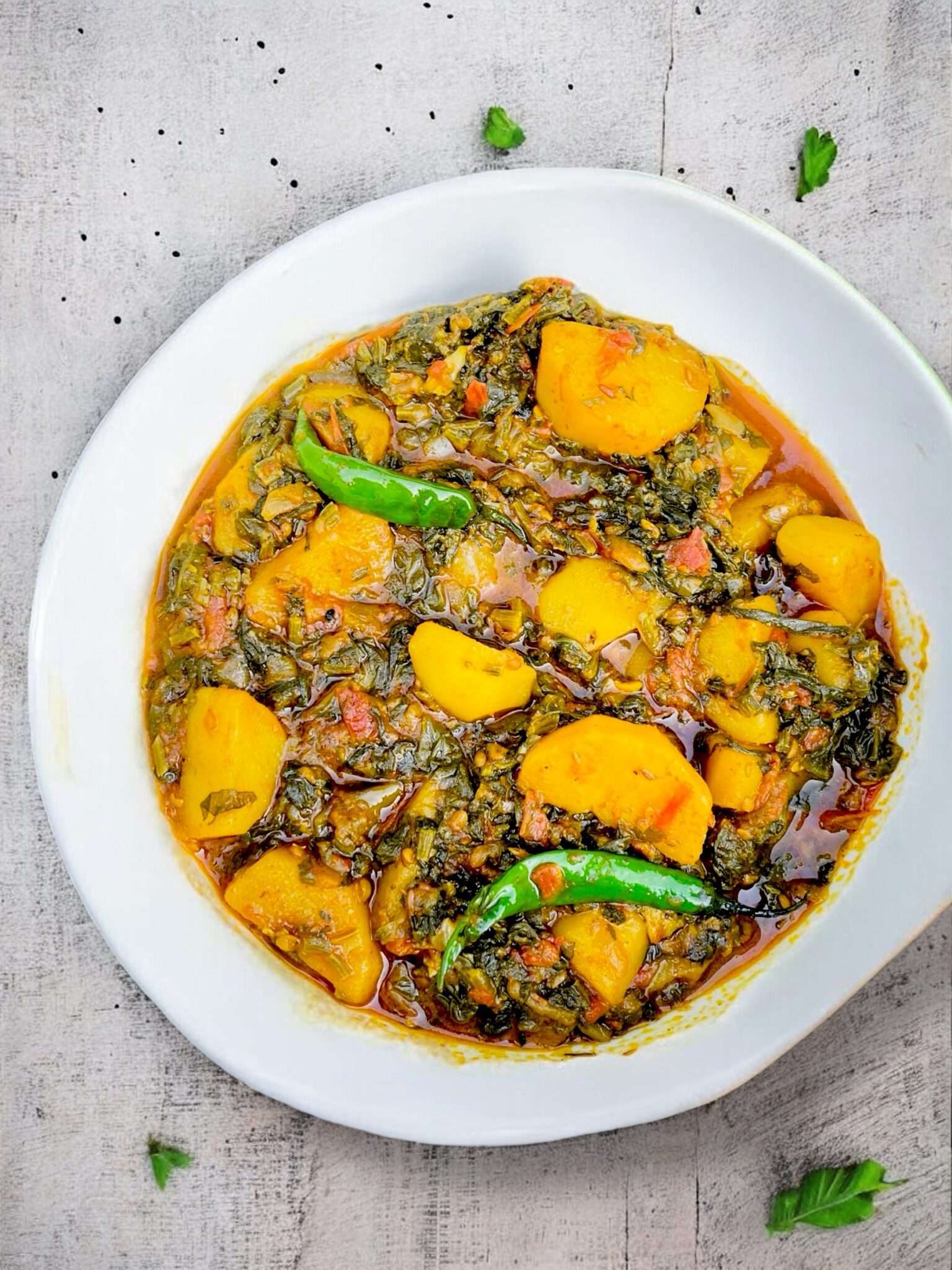 Aloo Palak Recipe (Pakistani Classic)