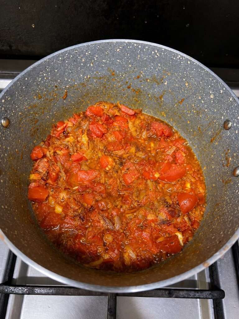 Cooked tomato onion masala for curry