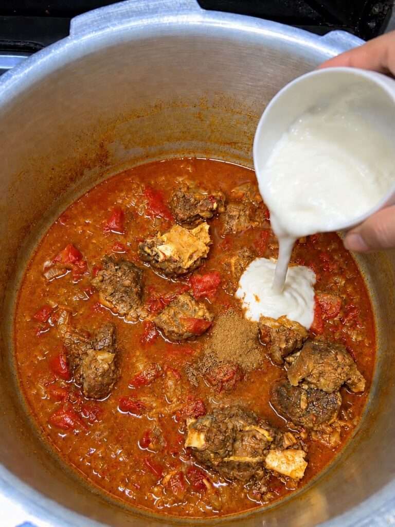Meat frying with yogurt, coriander powder, and crushed cumin seeds